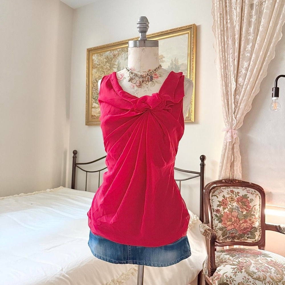 Y2K red Going Out Top  Y2K New York and Company size small sleeveless top